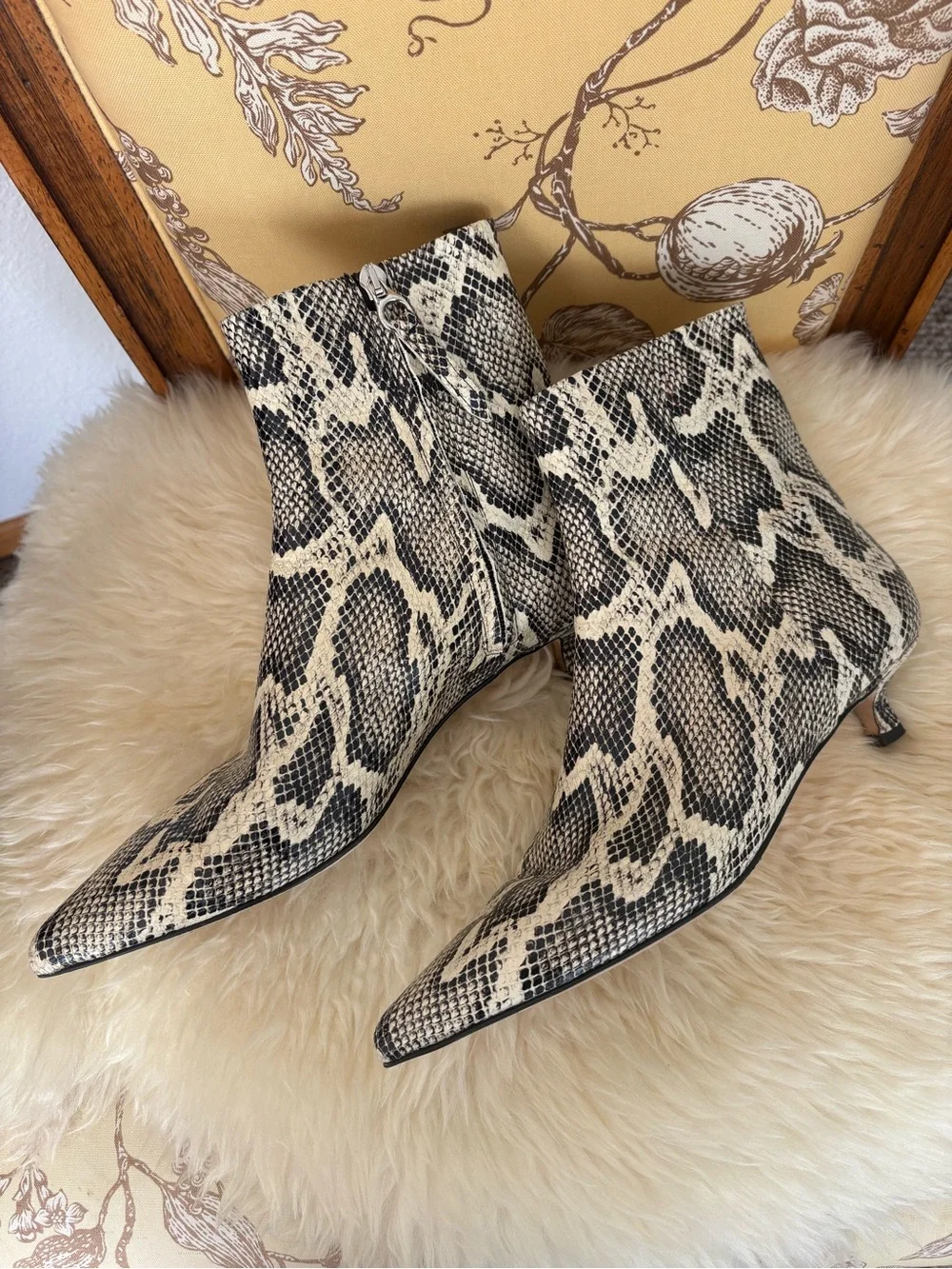 Aeyde Sofisticated Animalier Print Boots